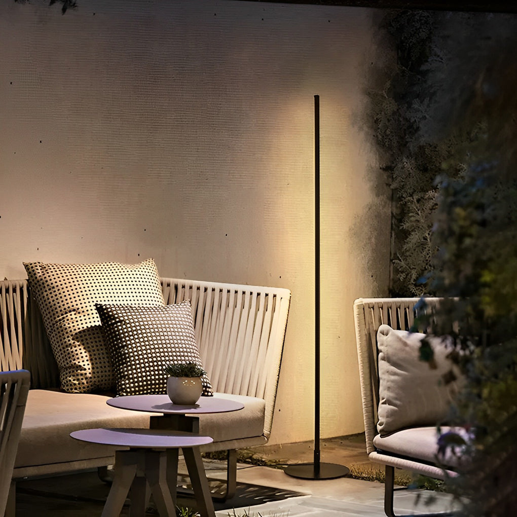 Minimalist Linear LED Outdoor Floor Lamp IP65 Solar/Plug-In Black Aluminium 3000K