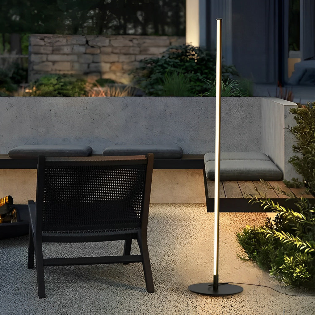 Minimalist Linear LED Outdoor Floor Lamp IP65 Solar/Plug-In Black Aluminium 3000K