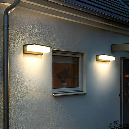 Modern Aluminum PC Outdoor Wall Sconce Black Solar or Hardwired IP54 CRI80 22000mAh 3 Widths Balcony Garden