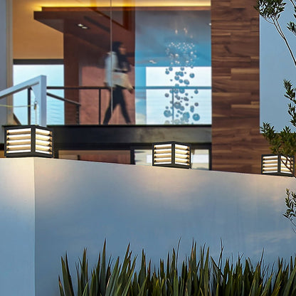 Louvred Aluminum PC Outdoor Pillar Light Black Solar or Hardwired IP54 4 Sizes Terrace Deck Post